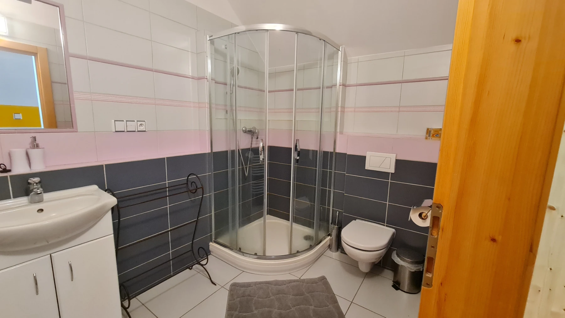 Koupelna se sprchovým koutem