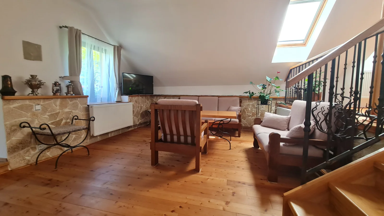 Společné prostory — pod schody